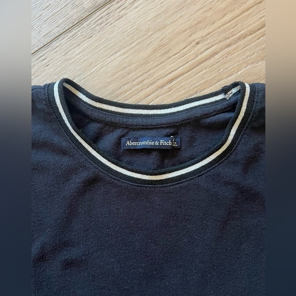 A&F Women's Black Soft T-Shirt Tee Short Sleeve Silver Stripe Around Neck Size M - Picture 5 of 7